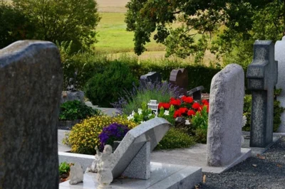Gräber auf einem Friedhof