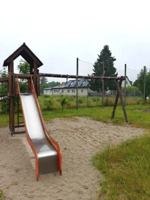 Vorübergehende Sperrung der Doppelschaukel auf dem Spielplatz im Ortsteil Ammelshain