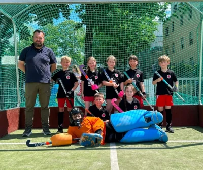 Foto zur Meldung: U10 des Soester HC begeistert in Gelsenkirchen-Buer – Teamgeist, Kampf und ein überragender Emil Brand Foto zur Meldung: U10 des Soester HC begeistert in Gelsenkirchen-Buer – Teamgeist, Kampf und ein überragender Emil Brand