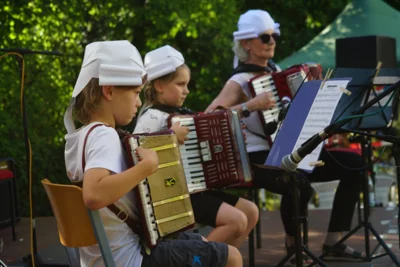 Foto: Akkordeon rockt auf dem Sommerfest Foto zur Meldung: Mit Musik geht alles besser...