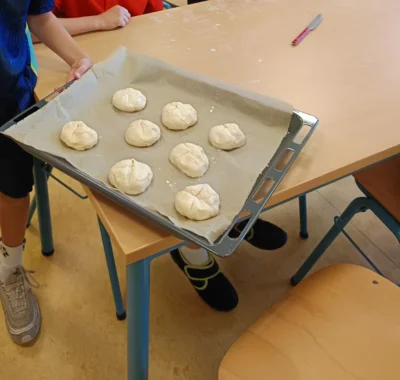 Foto zur Meldung: Quarkbrötchen in der Klasse 3a Foto zur Meldung: Quarkbrötchen in der Klasse 3a