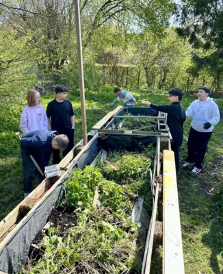 Schule engagiert sich im Katharinen-Garten (Bild vergr&ouml;&szlig;ern)