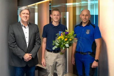 Grünes Licht für die Zukunft: Leopold Wachtel startet Ausbildung bei der Stadt Schwarzheide (Bild vergr&ouml;&szlig;ern)