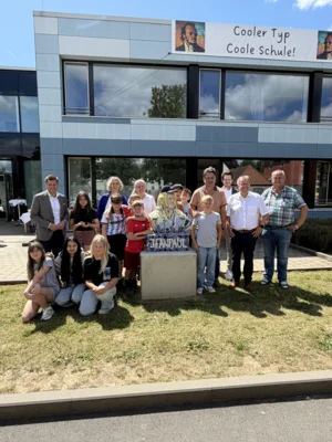 Handwerk trifft Schule - Praxisklasse gestaltet Jean-Paul-Büste