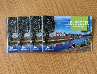 Zahlreiche Besucherinnen und Besucher informieren sich mit der ELBEZEIT gezielt über Sehenswürdigkeiten, Unterkünfte, Gastronomie sowie Freizeit- und Kulturangebote in Wittenberge und Umgebung I Foto: Johanna Pusch (Bild vergr&ouml;&szlig;ern)