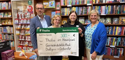 Meldung: Gemeindebibliothek freut sich über Spendenscheck