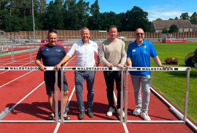 Das Eröffnungs-Kommitee (v.l.n.r.): KSB-Präsident Torsten Fieseler, Bürgermeister Bernhard Hieber, Vorsitzender der Sportjugend Börde und Mitglied des Landtages Tim Teßmann und Vorsitzender des Haldensleber SC Danny Meyer. (Bild vergr&ouml;&szlig;ern)