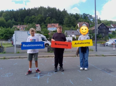 Meldung: „Achtung Auto!“ – Lernen durch Erleben