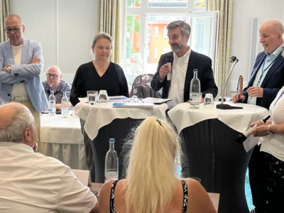 Podiumsdiskussion während der Landestagung - v.l.n.r. Ralf Kirsten, Bürgermeister der Stadt Weimar / Katja Heinrich, Vorstandsvorsitzende Der Paritätische Wohlfahrtsverband (Der Paritätische) Landesverband Thüringen / Udo Götze, Staatssekretär im Thüringer Ministerium für Soziales, Gesundheit, Arbeit und Familie / Joachim Leibiger, Landesvorsitzender des Blinden- und Sehbehindertenverbandes Thüringen e. V.