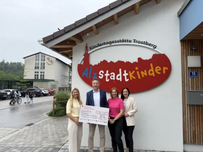 Investieren, mitwirken, Gutes tun: Alzchem Aktienprogramm bringt 1.425 Euro für den Kindergarten