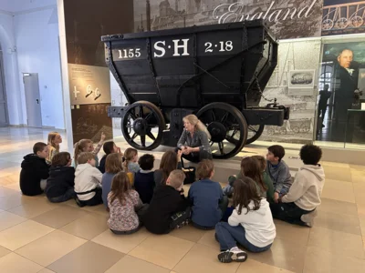 Besuch der Klassen 3a und 3b im DB-Museum (Bild vergr&ouml;&szlig;ern)