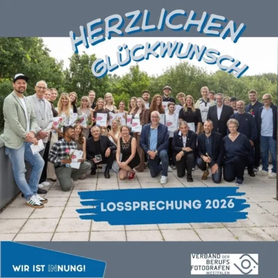 Gruppenbild der neuen Gesell*innen im Rahmen der Lossprechung (Bild vergr&ouml;&szlig;ern)