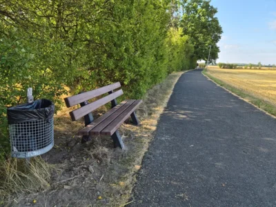Neue Bänke am Radweg Erdmannshain - Eicha