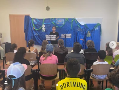 COM-Bookies begeistern mit spannender Vorlesestunde (Bild vergr&ouml;&szlig;ern)