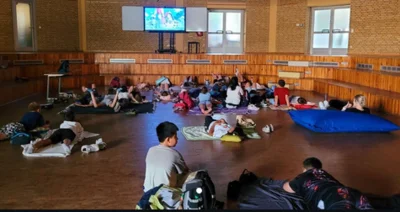 Kinofeeling in der Pinguinklasse – Ein besonderer Vormittag in der Aula (Bild vergr&ouml;&szlig;ern)