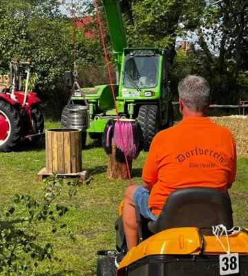 Traktorgeschicklichkeitsfahren Dörrwalde (Bild vergr&ouml;&szlig;ern)