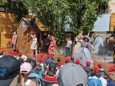 Theaterfahrt zu den Kreuzgangspielen nach Feuchtwangen (Bild vergr&ouml;&szlig;ern)