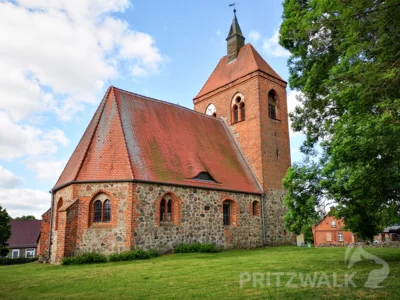 Die Geschichte der Kirche von Schönhagen, ihre Bedeutung als Baudenkmal und die Geschichte des Ortes werden im Buch „Schönhagen – Bau- und Kunstschätze einer mittelalterlichen Dorfkirche in Brandenburg“ näher beleuchtet. Foto: Stadt Pritzwalk (Bild vergr&ouml;&szlig;ern)