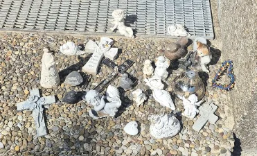 Foto zur Meldung: Friedhof - Grabschmuck Foto zur Meldung: Friedhof - Grabschmuck