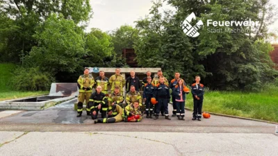 Feuerlöschübung der LG Weiler am Berge in Köln (Bild vergr&ouml;&szlig;ern)