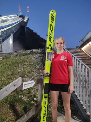 Vorschaubild zur Meldung: Mila Twarok springt unter die ersten 10