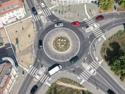 Unser Bild zeigt den Kreisverkehr Bahnhofstraße/Poststraße von oben.