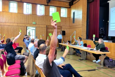 In der Calauer Stadthalle traf man sich zur Gründung der Bürgerenergiegenossenschaft. Foto: Spreeakademie (Bild vergr&ouml;&szlig;ern)
