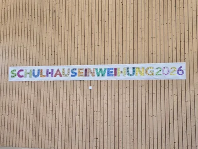 Schulhauseinweihung (Bild vergr&ouml;&szlig;ern)