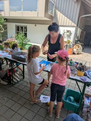 Kinder-Künstler am Werk
