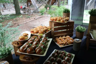 Sommerfest-Buffet im Kletterpark (Bild vergr&ouml;&szlig;ern)