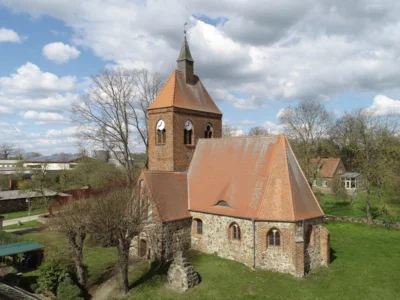 Die Dorfkirche Schönhagen. Foto: Bernd Schönberger (Bild vergr&ouml;&szlig;ern)