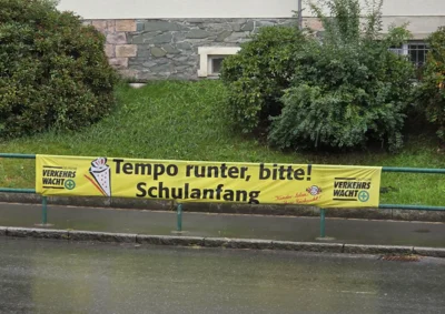 Kinder- und Schulzentrum – Banner Verkehrssicherheit (Bild vergr&ouml;&szlig;ern)