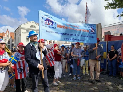 Ook mit Hunnertuneen sünd wi bi`n Schwedenwech (Bild vergr&ouml;&szlig;ern)