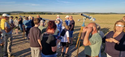 Partielle Sonnenfinsternis lockt rund 100 Interessierte nach Neu Panstorf