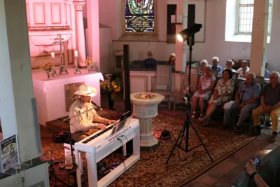 Volle Schlosskapelle und Elvis-Gänsehaut: „Hollywood Moments“ begeistert in Großwudicke