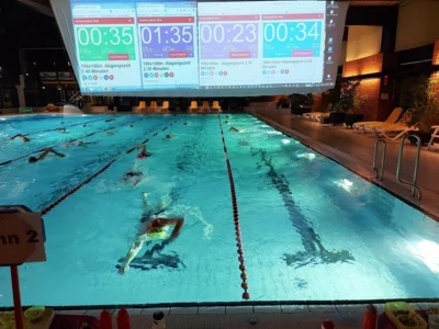 SCL-Athleten beim 100x100 Schwimmen (Bild vergr&ouml;&szlig;ern)