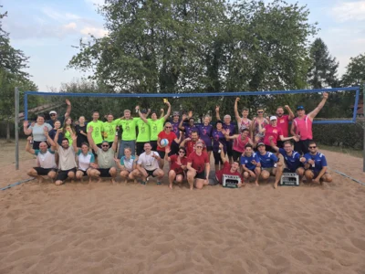 Die Siegreichen Teams: Die Winkekatzen (grün oben links), Die Volleys  (lila oben in der Mitte), Old Schmetterhand (rosa oben rechts), Tinas Trümmertruppe (weiß, unten links), Tema T2 (rot unten in der Mitte), Angaben ohne Gewähr (blau unten rechts)