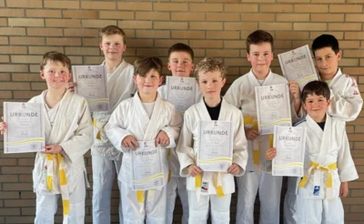 Acht Judoka meistern erste Gürtelprüfung (Bild vergr&ouml;&szlig;ern)