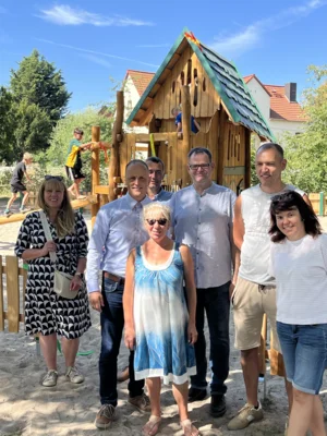 Eröffnung des Spielplatzes in Heinrichsberg (Bild vergr&ouml;&szlig;ern)