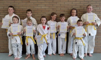 Der Sommer ist da: Judoka strahlen in sonnigem Gelb (Bild vergr&ouml;&szlig;ern)