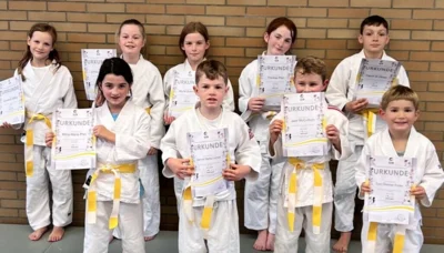 Judoka meistern erste Gürtelprüfung (Bild vergr&ouml;&szlig;ern)