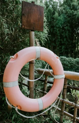 Rettungsring, Quelle Unsplash.com (Bild vergr&ouml;&szlig;ern)