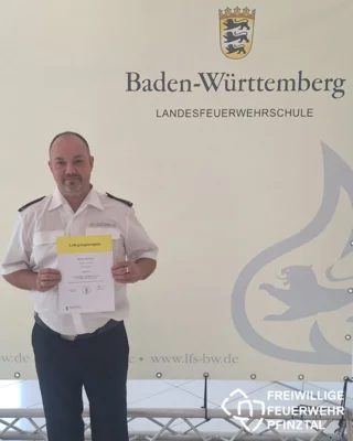 Marco Reichert hat den Zugführer-Lehrgang erfolgreich abgeschlossen (Bild vergr&ouml;&szlig;ern)