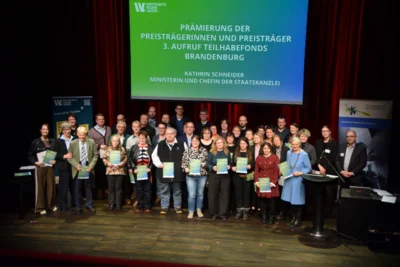 Prämierungsveranstaltung mit den ausgezeichneten Projektinitiatorinnen und Projektinitiatoren des 3. Aufrufs (c) WRL