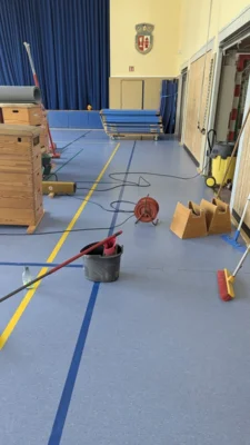 ALS Sporthallen Säuberungsaktion ...