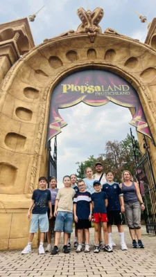 Spaß und Action im Plopsaland: Jugendfeuerwehr Kleinfischlingen erlebt aufregenden Ausflug