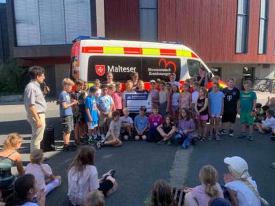 Eisspende - Spendenübergabe Herzenswunsch-Krankenwagen - Ehrungen
