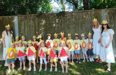 Mit Obst, Gemüse und guter Laune ins Sommerfest im Kindergarten Abenteuerland (Foto: Marion Pichler) (Bild vergr&ouml;&szlig;ern)