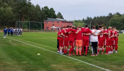 vor dem Spiel Britz vs. Basdorf (Bild vergr&ouml;&szlig;ern)