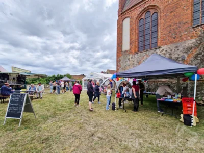In Alt Krüssow wurde am 29. August das diesjährige Dorffest gefeiert. Es gab Spiel und Spaß für die Kinder und Musik für die Erwachsenen. Foto: Stadt Pritzwalk (Bild vergr&ouml;&szlig;ern)